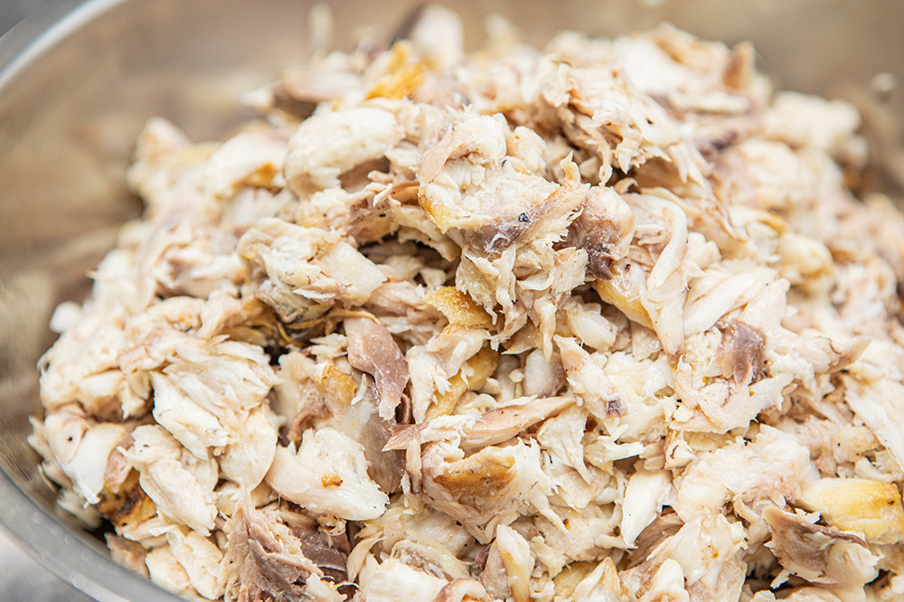 男鹿産天然真鯛のカマ、頬肉だけ使って炊いた男鹿の鯛めし 4個セット レンジで温めるだけ 惣菜 冷凍