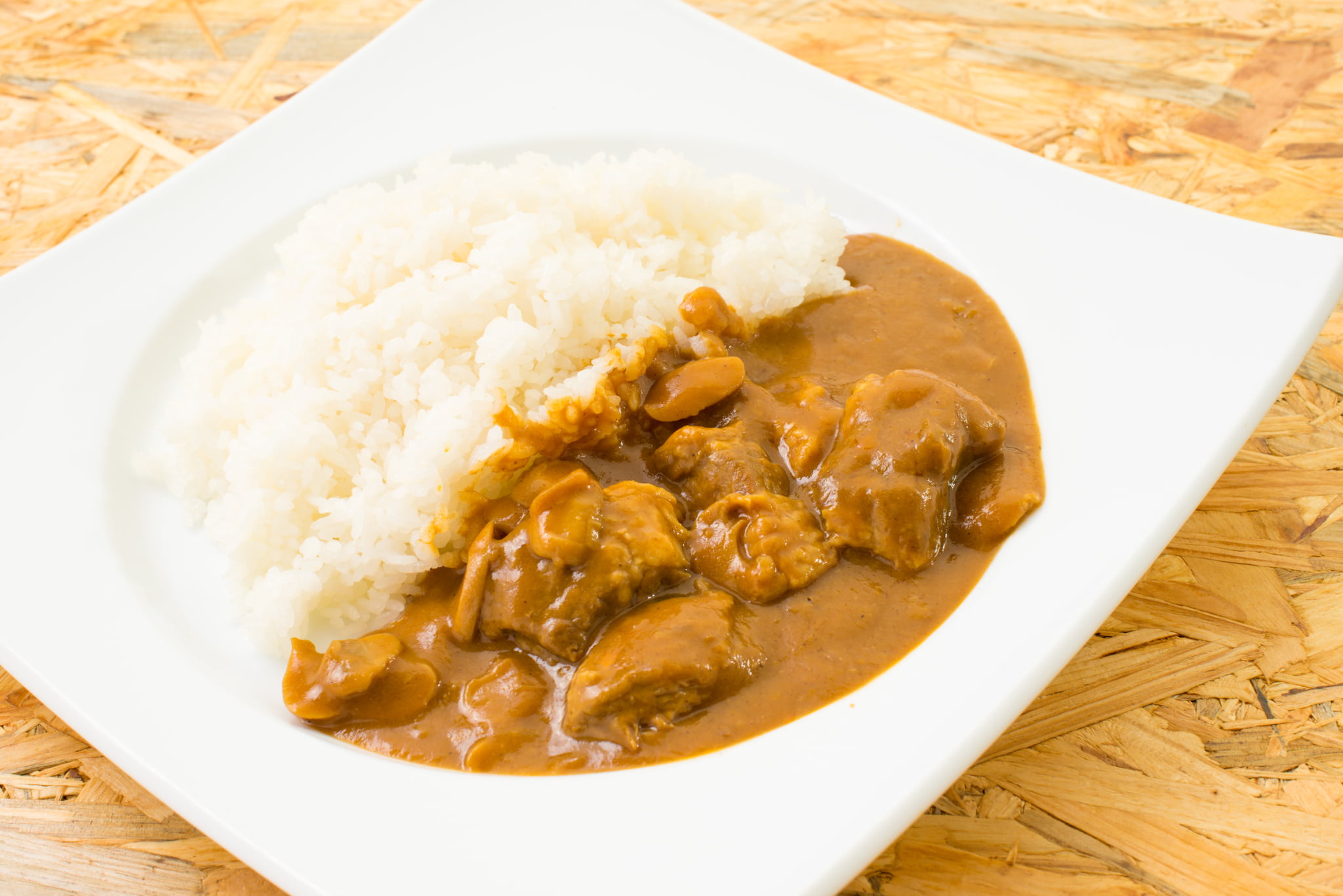 【湯沢ロイヤルホテル】特選チルド～和・洋・中～ ハンバーグ ビーフカレー エビチリ 生姜焼き 冷凍 総菜 【湯沢ロイヤルホテル】[B6-4501]