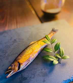 温めるだけで名店の味《こまち鮎》鮎の塩焼き・燻製セット【鮎乃家】[B4-4201]