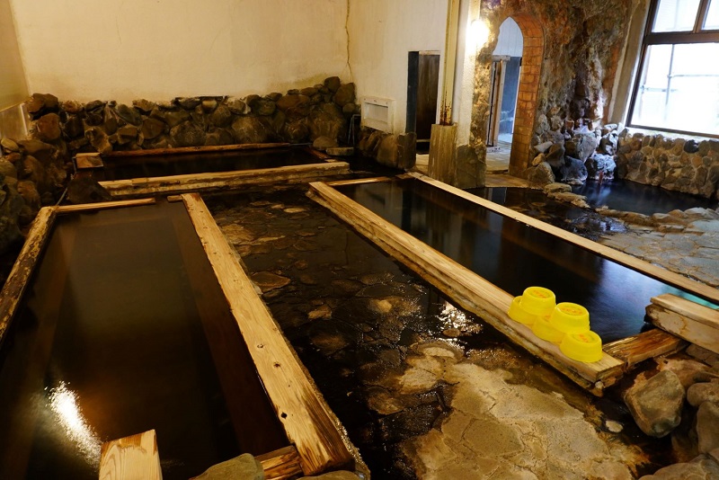 鷹の湯温泉 皆瀬牛付き1泊2食ペア宿泊券【鷹の湯温泉(株)】[F14801]