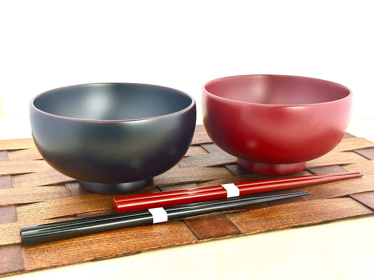 川連漆器 箸付夫婦4.4寸椀（銀朱・銀溜）紙箱入【(株)佐藤商事】[C4-5501]