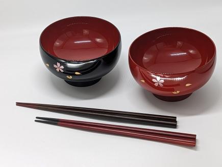 川連漆器 福汁椀 夫婦桜 塗分け箸セット 漆器 汁椀 福汁椀 夫婦椀 夫婦セット ペア 食器 和食器 日本製 伝統工芸 工芸品 秋田 秋田県 湯沢 【秋田県漆器工業協同組合】[H5-5401]