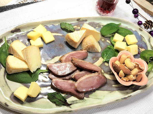 燻製屋チャコール ワインにピッタリ燻製詰め合わせセット 4種(合鴨の燻製ワイン味、スモークカマンベール、ナチュラルチーズの燻製、スモークナッツ)