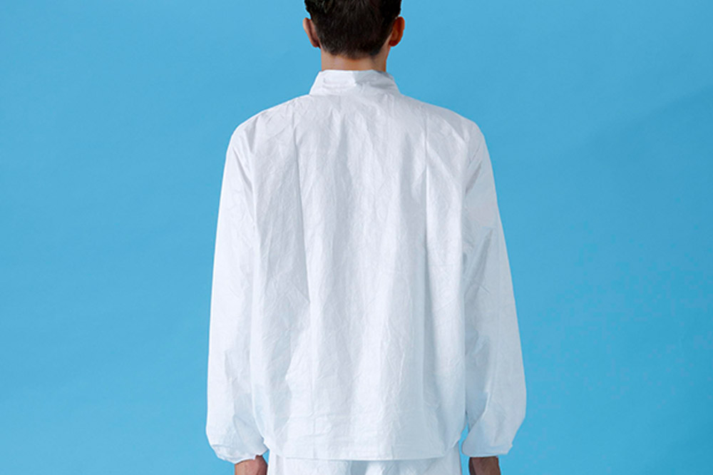 タイベック（R)製 ジャンパー、ズボンセット（M）