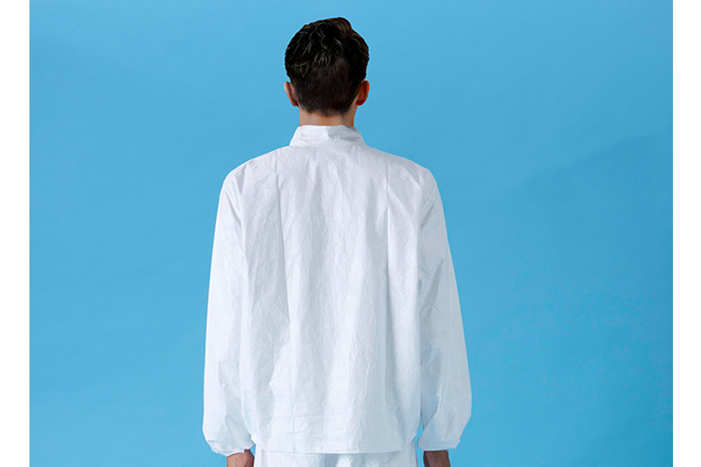 タイベック（R)製 ジャンパー、ズボンセット（L）