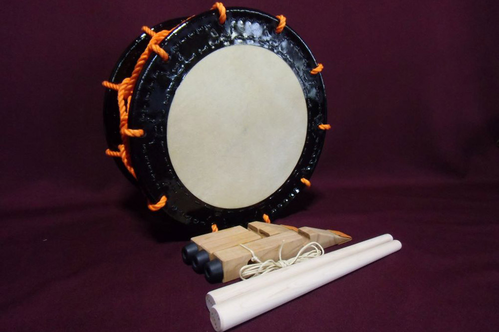締太鼓（上等品）【三本足台・バチ付】1セット