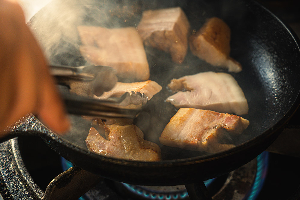 ポークチョリソー×10本＆ベーコン400g＆高梨商店のチキンカレー×2＆ハーブソルト50gの大満足セット