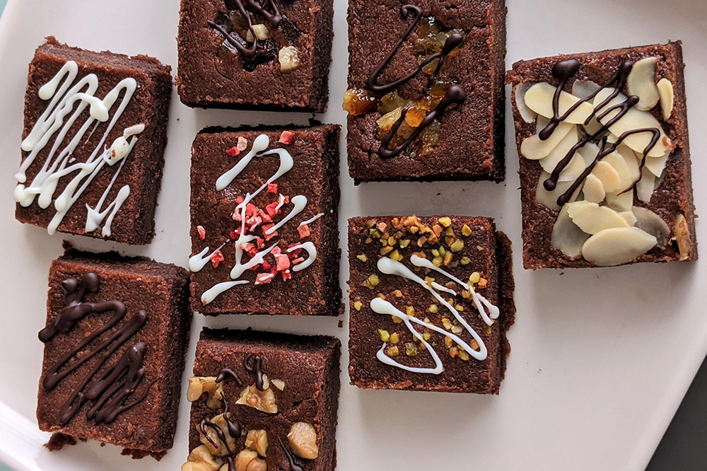 しょこらんこ16個セット［8種詰め合わせ］ブラウニー（チョコ、ホワイト、オレンジピール、ピスタチオ、アーモンド、イチゴ、フルーツミックス、クルミ）スイーツ お菓子