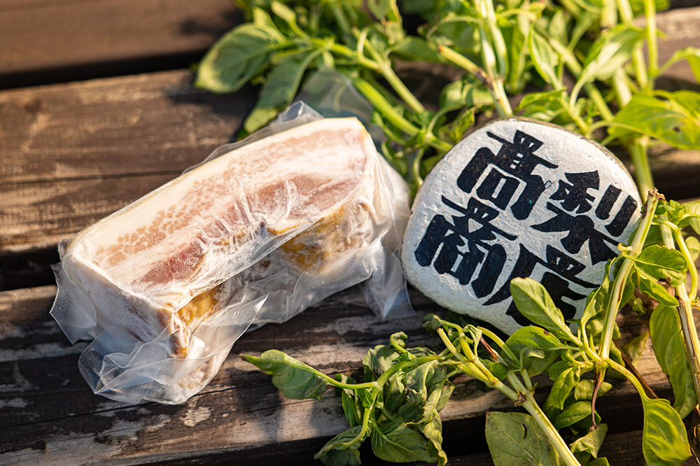 ポークチョリソー×5本 ＆ ベーコン×200g、高梨商店のチキンカレー×1食の人気３点セット