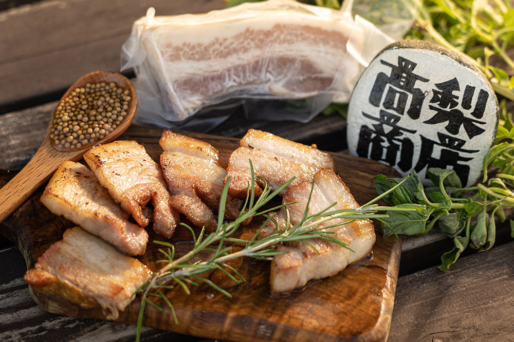 ポークチョリソー×10本＆ベーコン400g＆高梨商店のチキンカレー×2＆ハーブソルト50gの大満足セット