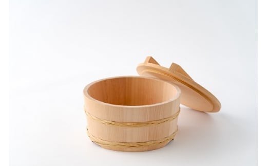 秋田杉 おひつ２合(竹タガ) 国産 職人手作り 高級 木製 飯櫃 飯びつ お鉢 寿司桶 木桶 天然木 日本製 職人 手作り ギフト プレゼント