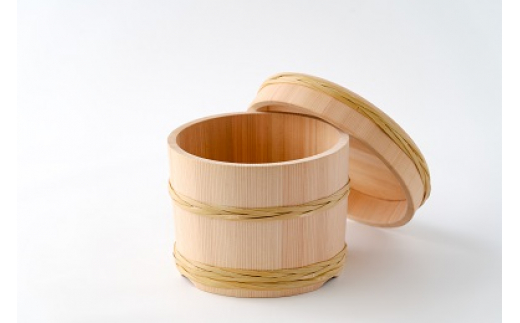 秋田杉 おひつ３合(竹タガ) 国産 職人手作り 高級 木製 飯櫃 飯びつ お鉢 寿司桶 木桶 天然木 日本製 職人 手作り ギフト プレゼント
