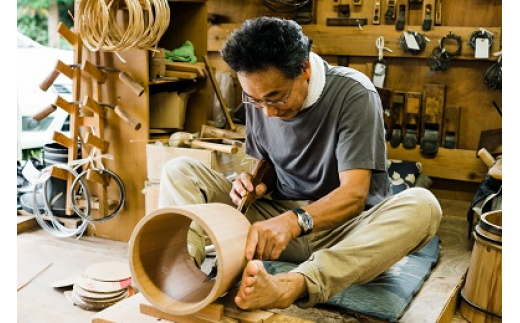 天然秋田杉 花手桶(竹タガ) 国産 職人手作り 天然木 木製 日本製 職人 手作り お墓参り用品 墓参用 お盆用品 お彼岸用