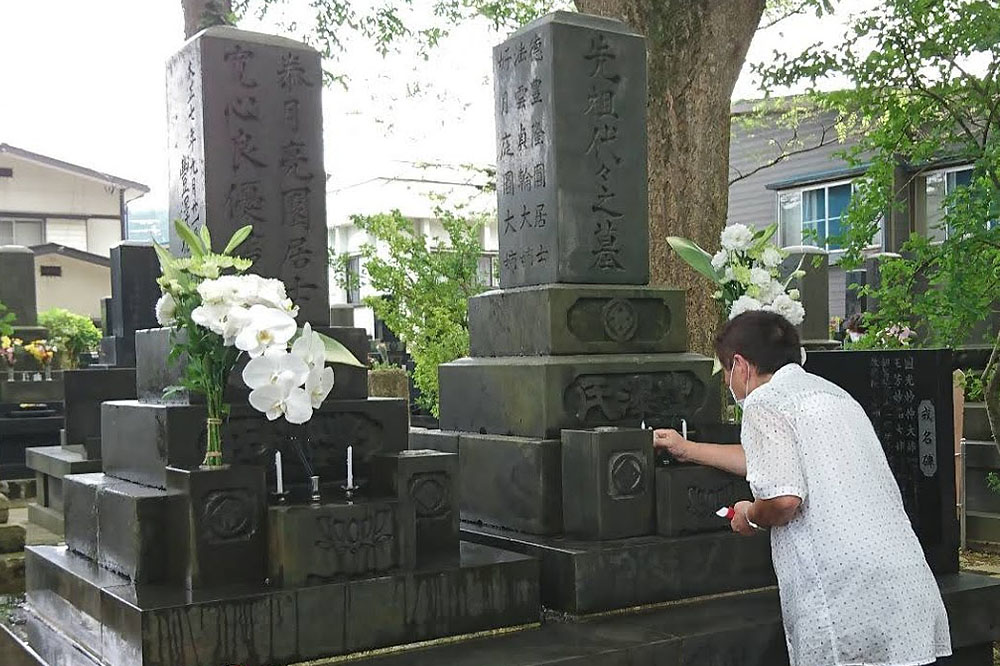 お墓参り代行、お墓掃除代行サービス（墓地花付）／年１回: 北秋田市ANAのふるさと納税