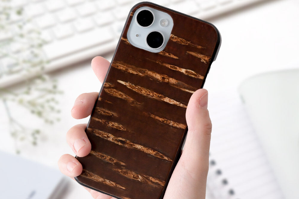 角館樺細工 《樺細工 八柳》 iPhone 15 ケース （無地） 角館工芸協同組合