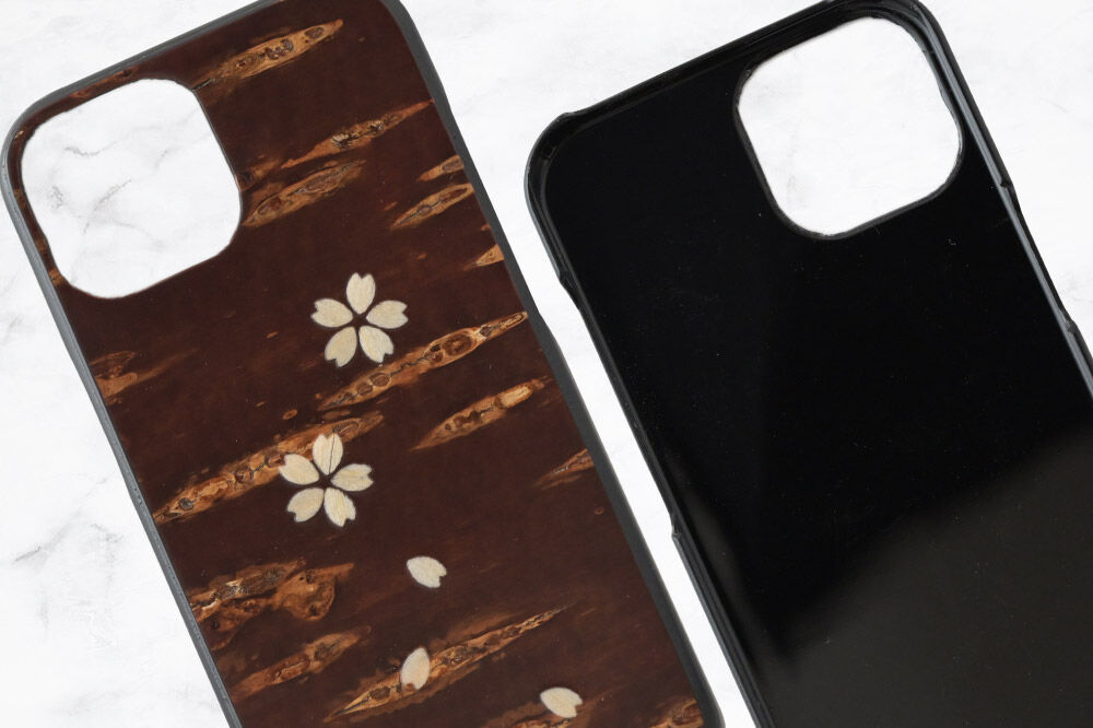 角館樺細工 《樺細工 八柳》 iPhone 15 ケース （桜） 角館工芸協同組合