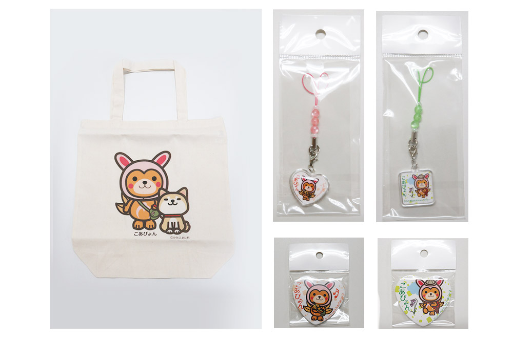 上小阿仁村PRキャラ こあぴょんグッズセット 青＋ピンク（エコバック×1点、トートバック×2点、ハンカチ×2点、缶バッジ×2点、ストラップ×2点、ポストカード×2枚）