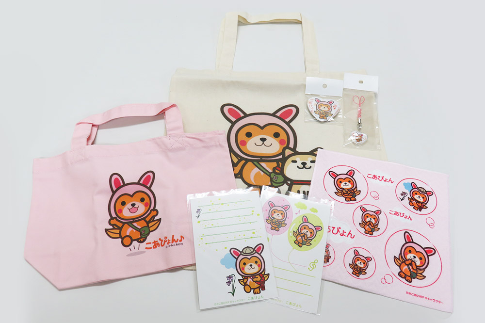 上小阿仁村PRキャラ こあぴょんグッズセット ピンク（エコバック、トートバック、ハンカチ、缶バッジ、ストラップ 各1点、ポストカード×2枚）