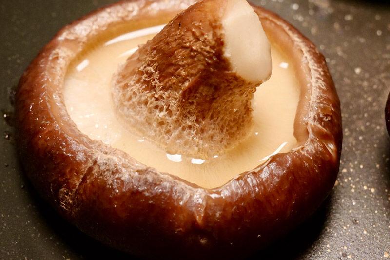 しいたけ 秋田県八峰町産 ブランド椎茸「黒椎茸」3個入×4パック（約1kg） [椎茸 しいたけ シイタケ ブランド椎茸 黒椎茸 秋田県産 国産 1kg]