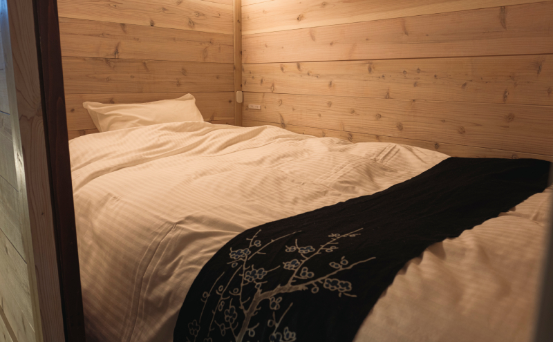 築180年の蔵屋敷をリノベーション【4棟の蔵を改修した客室/サウナ/カフェ&バーで過ごす】「盆宿U」宿泊券 15,000円分 [2025年春開業] 盆踊りの街 西馬音内【 宿 サウナ 旅行 観光 チケット 古民家 盆踊り 蔵 秋田県 羽後 】