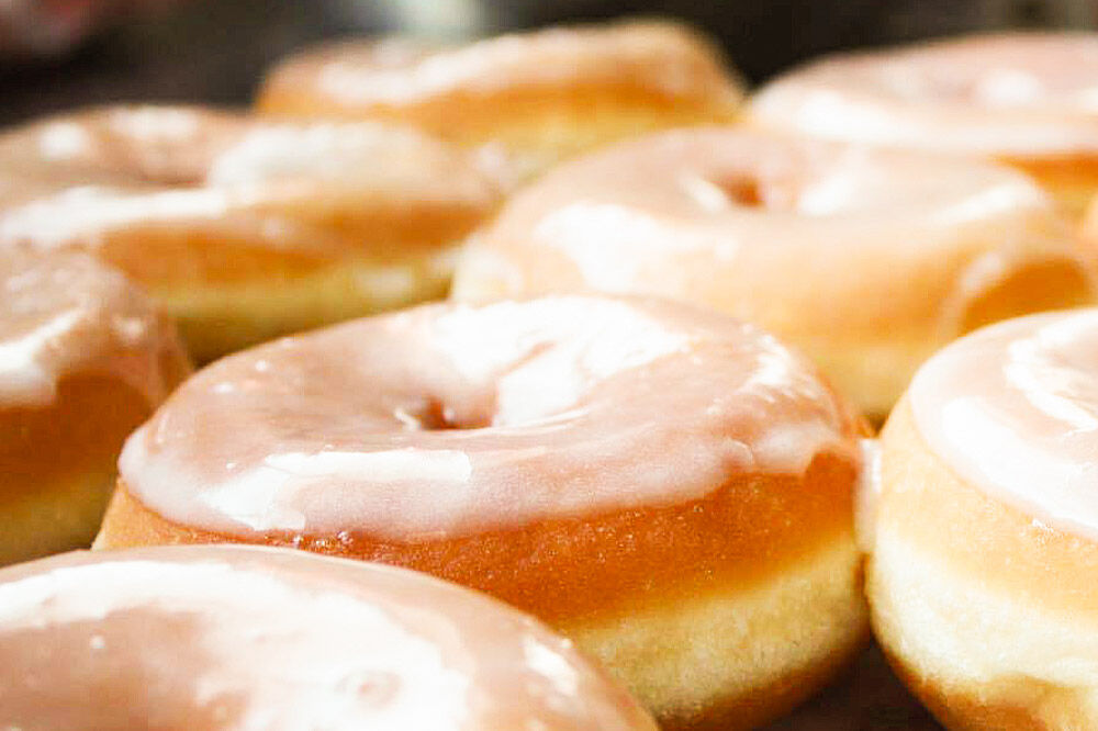 プレーン ドーナッツ 10個セット 冷凍 UCHINO DOUGHNUTS ドーナツ 国産小麦 秋田県 東成瀬村 [スイーツ お菓子 セット おやつ 冷凍 洋菓子 ギフト プレゼント 贈り物 プレーン 朝食 国産小麦 きび砂糖]