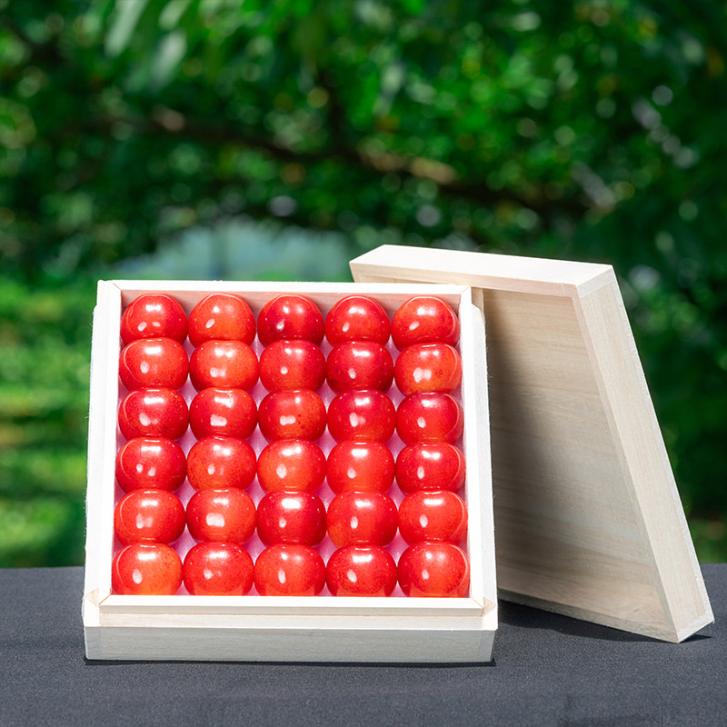さくらんぼ 「紅秀峰」 300g 特秀品 2Lサイズ 桐箱入 山形産 