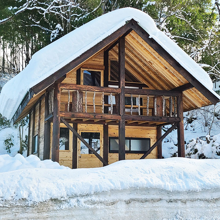 山形で育った年輪目の細かな 薪(ナラ材) 13kg[マツボックリ