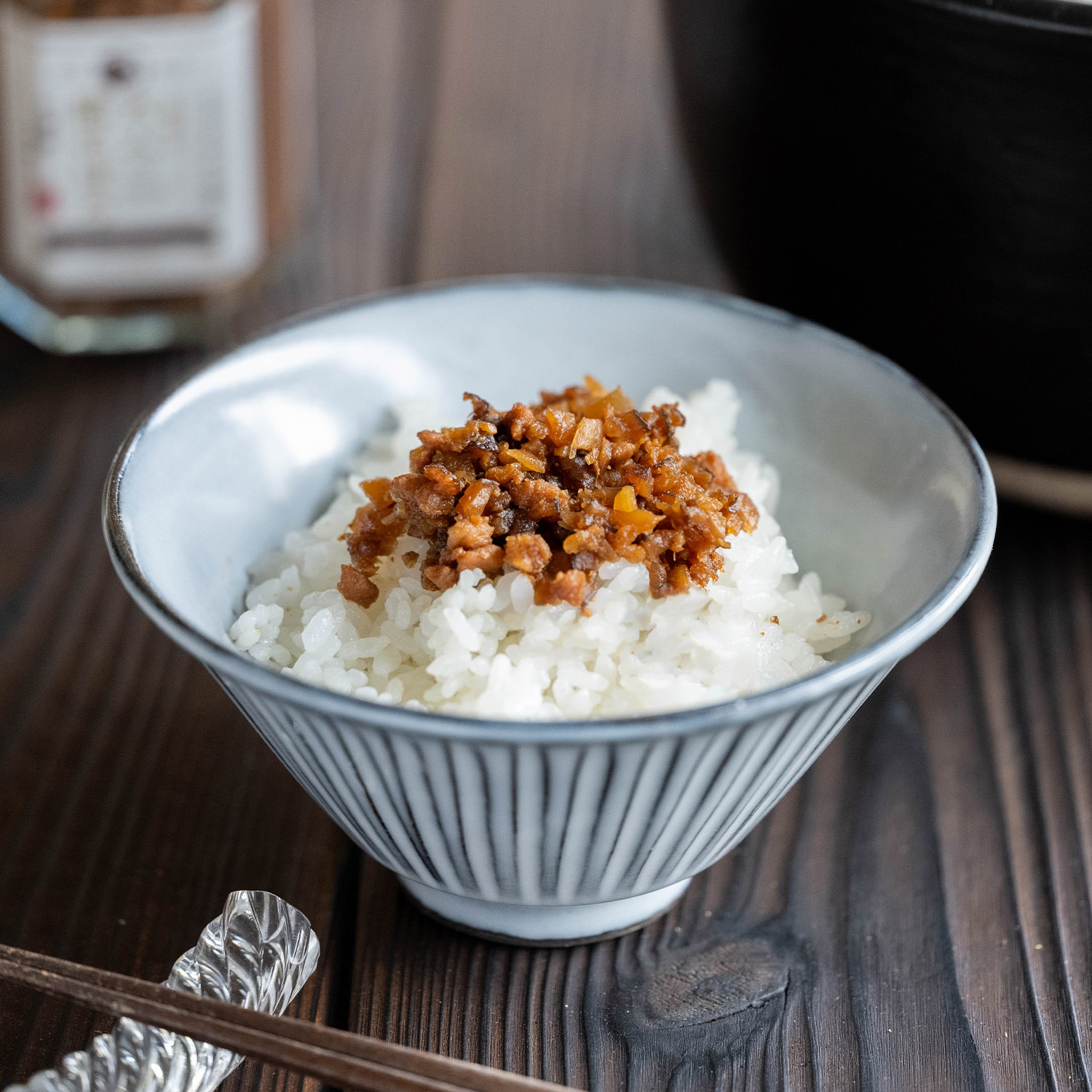 米澤豚一番育ち　みやさかやの佃煮　大人の豚そぼろ　90g×3本　詰め合わせセット　瓶詰 惣菜 みやさかや 米澤豚 豚肉 そぼろ 佃煮 ご飯のお供 簡単 時短 便利 ご当地 グルメ 備蓄 非常食 送料無料 山形県 米沢市