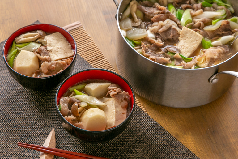 【 令和7年産 】 農園成 の 米沢牛 芋煮 セット 2～4人前 〔 2025年 10月 頃 ～ 発送予定 〕 牛肉 野菜 タレ 付 米沢牛 里芋 山形県産 芋煮 いも煮 郷土料理 農家直送 山形県 米沢市