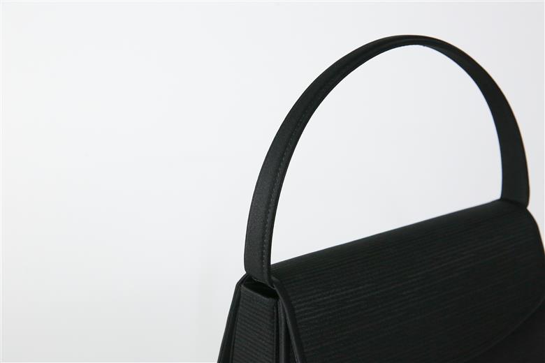 【米沢織】パイピング仕立てが上品で美しく、使い勝手の良いフォーマルバッグ 黒 バッグ 日本製 冠婚葬祭 式典 入学式 卒業式 入園式 卒園式 ハンドバッグ 弔事 ブラックフォーマル 山形県 米沢市