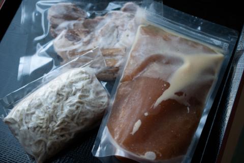 お店そのままの味！山形の名店【琴平荘】の冷凍生麺〈8食〉