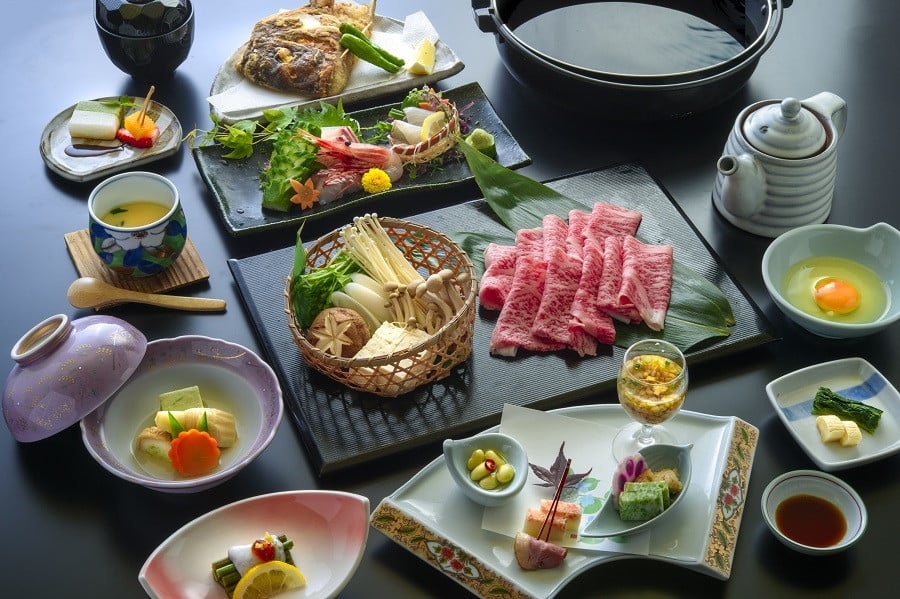 【令和7年産 コシヒカリ (精米) 10kg×高見屋別邸 久遠】旬の特産品と宿泊利用券セット