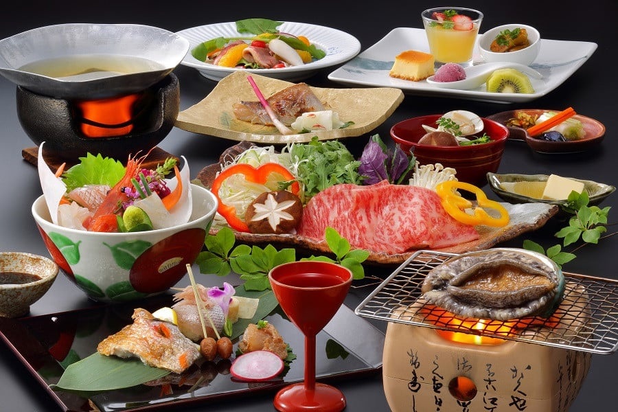 【令和7年産 コシヒカリ(精米) 10kg×游水亭いさごや】 旬の特産品と宿泊利用券セット