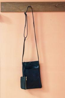 子ヤギ革ポシェット・黒（小銭入れ付き）