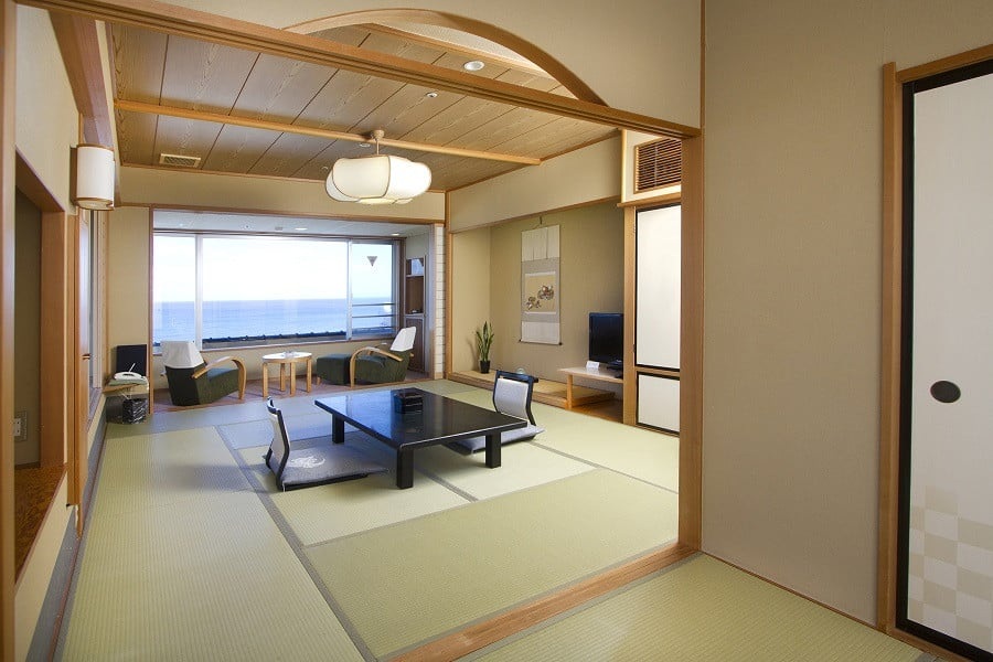 【令和7年産 コシヒカリ(精米) 10kg×KAMEYA HOTEL（亀や）】 旬の特産品と宿泊利用券セット