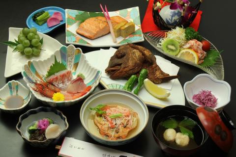 あつみ温泉　温海荘　詣でる つかる 頂きます1泊2食付ペア宿泊券