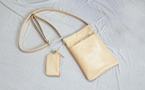 子ヤギ革ポシェット・クリーム色（小銭入れ付き）
