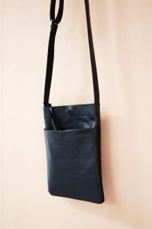 子ヤギ革ポシェット・黒（小銭入れ付き）