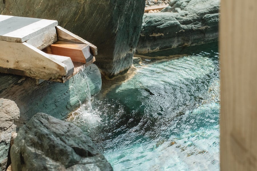 【令和7年産 コシヒカリ(精米) 10kg×KAMEYA HOTEL（亀や）】 旬の特産品と宿泊利用券セット