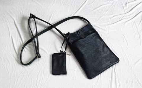 子ヤギ革ポシェット・黒（小銭入れ付き）