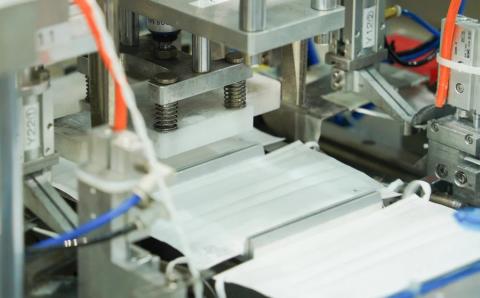 国産 不織布マスク 使い捨て 50枚×3箱 耳が痛くなりにくい　株式会社 トガシ　A05-801