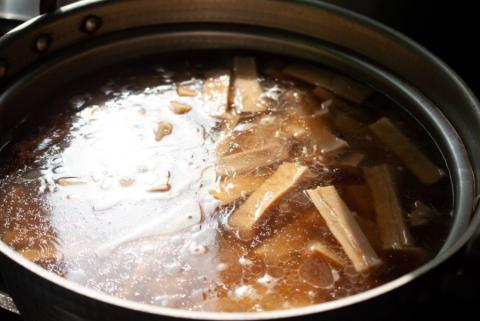 お店そのままの味！山形の名店【琴平荘】の冷凍生麺〈4食