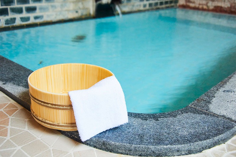 【令和7年産 コシヒカリ (精米) 10kg×湯田川温泉 つかさや旅館】旬の特産品と宿泊利用券セット