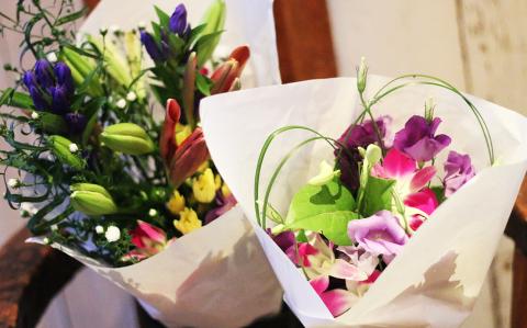 SL0200　お供え花、墓花セット「安らかな祈りのお花」　故人への想いをお花でお届けいたします。