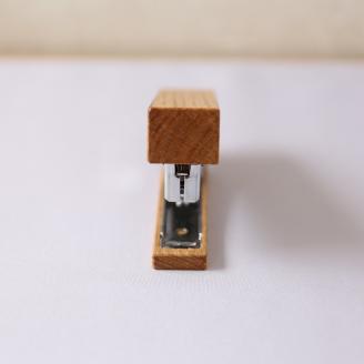SZ0084　《5種の木材から選べる》木製ホチキス （タモ）