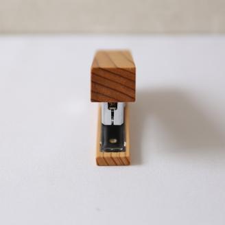 SZ0087　《5種の木材から選べる》木製ホチキス （杉）
