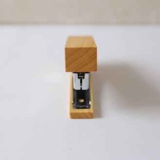 SZ0088　《5種の木材から選べる》木製ホチキス （アユース）