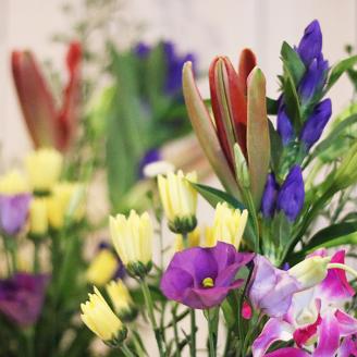 SL0200　お供え花、墓花セット「安らかな祈りのお花」　故人への想いをお花でお届けいたします。