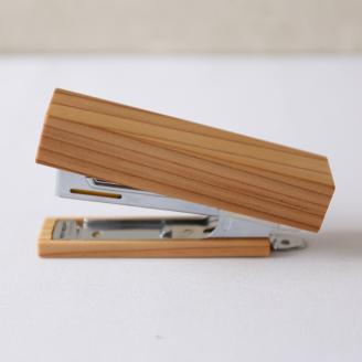 SZ0087　《5種の木材から選べる》木製ホチキス （杉）