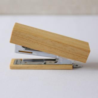 SZ0088　《5種の木材から選べる》木製ホチキス （アユース）